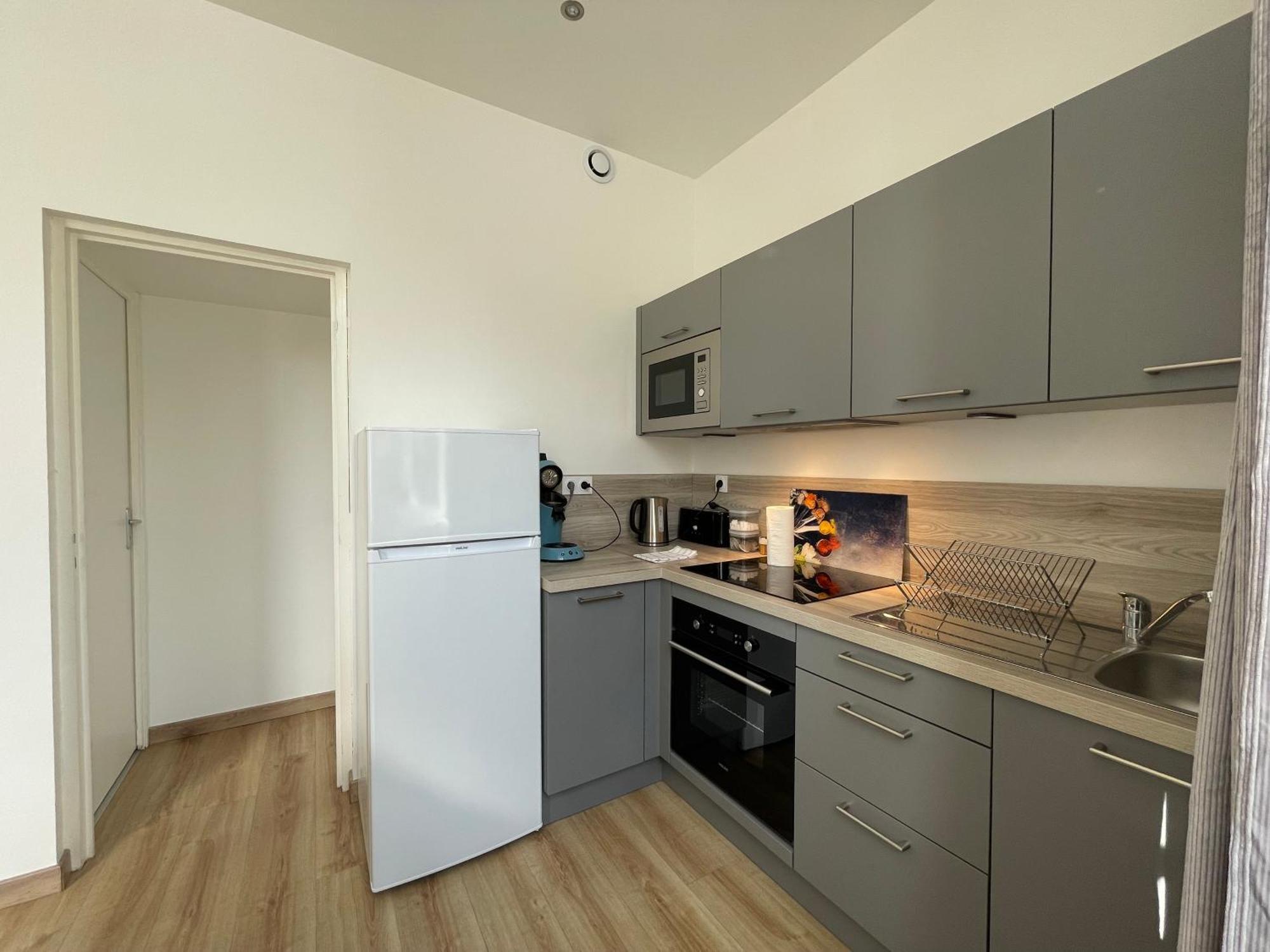 Bel appartement, rez-de-chaussée, parking gratuit Chablis Exterior foto