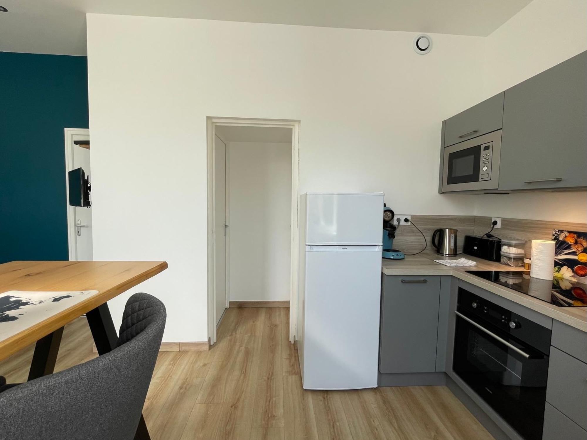 Bel appartement, rez-de-chaussée, parking gratuit Chablis Exterior foto